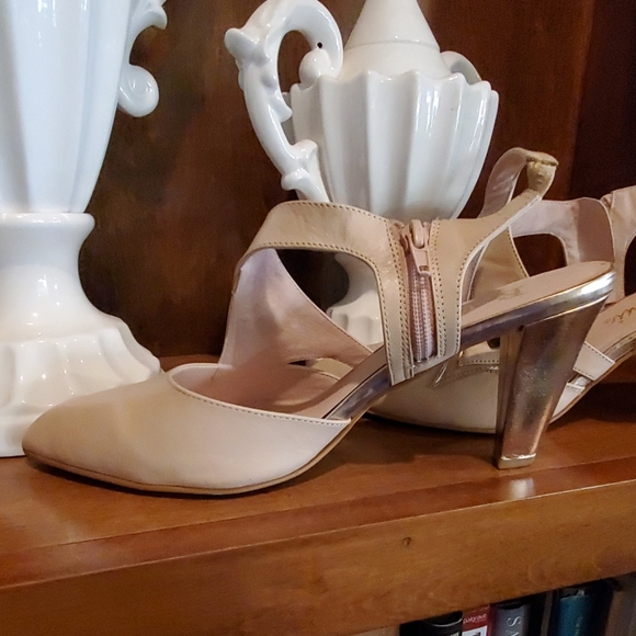 Shoes - Picture 2 of 4